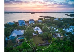 8871 Fishermens Bay Dr, SARASOTA