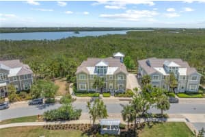 241 Sapphire Lake Dr #201, BRADENTON