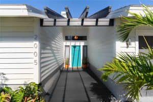 2005 38TH STREET, BRADENTON, FL 34205 Sold 06/11/25