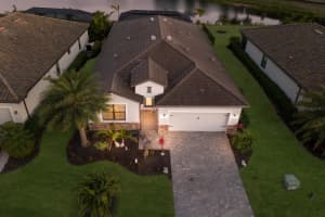 17418 BLUE RIDGE PLACE, LAKEWOOD RANCH, FL 34211 - MLS#MFRA4650123