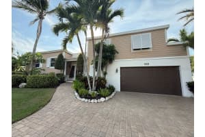 615 Ivanhoe Ln, Holmes Beach, FL 34217, Sold 04/25/25