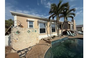 615 Ivanhoe Ln, Holmes Beach, FL 34217, Sold 04/25/25