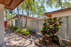 6304 PELICAN DRIVE, BRADENTON, FL 34210 - MLS#MFRA4650357