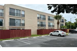 2763 Woodgate Ln #210, SARASOTA