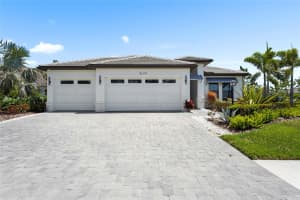 8229 GRANDE SHORES DRIVE, SARASOTA, FL 34240 Sold 07/02/25