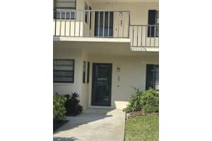 7050 FAIRWAY BEND LANE, SARASOTA, FL 34243 - MLS#MFRA4650615