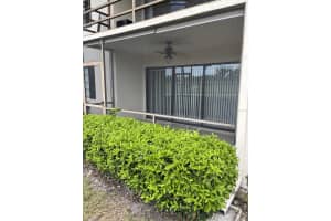 7050 FAIRWAY BEND LANE, SARASOTA, FL 34243 - MLS#MFRA4650615