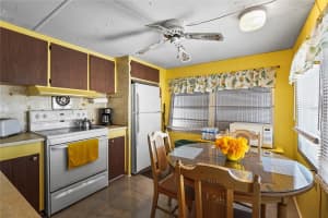 208 SOUTHWINDS DRIVE, SARASOTA, FL 34231 Sold 07/02/25
