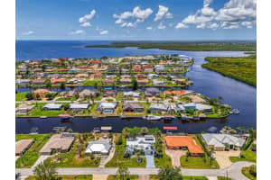 127 Colonial St Sw, PORT CHARLOTTE