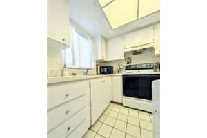 3559 LAKE BAYSHORE DRIVE, BRADENTON, FL 34205 - MLS#MFRA4650784