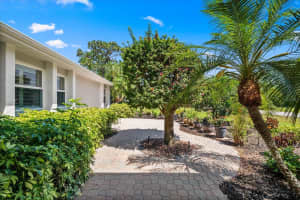 5603 RAVENWOOD DRIVE, SARASOTA, FL 34243 Sold 07/10/25