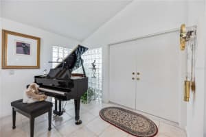 8142 MISTY OAKS BOULEVARD, SARASOTA, FL 34243 - MLS#MFRA4651022