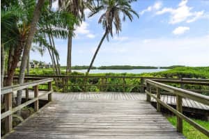 1703 PELICAN COVE ROAD, SARASOTA, FL 34231 - MLS#MFRA4651371