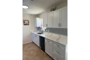 10827 VILLAGE GREEN AVENUE, SEMINOLE, FL 33772 - MLS#MFRA4651437