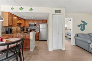 6713 MIDNIGHT PASS ROAD, SARASOTA, FL 34242 - MLS#MFRA4651929
