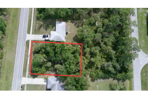 S CHAMBERLAIN BLVD, NORTH PORT, FL 34286 - MLS#MFRA4652698