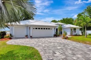 1560 OAK PARK AVENUE, AVON PARK, FL 33825 - MLS#MFRA4652977