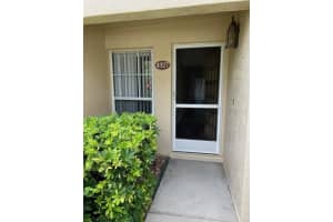 4327 Longmeadow Dr #17, SARASOTA
