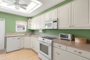 307 WHITE OAK WAY, SARASOTA, FL 34237 - MLS#MFRA4653053