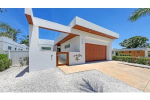 2135 HYDE PARK STREET, SARASOTA, FL 34239 Sold 07/01/25