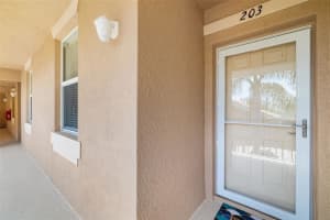 905 Fairwaycove Ln #203, BRADENTON