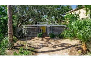1677 Hyde Park St, SARASOTA