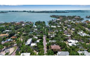 1677 HYDE PARK STREET, SARASOTA, FL 34239 - MLS#MFRA4653382