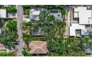 1677 HYDE PARK STREET, SARASOTA, FL 34239 - MLS#MFRA4653382