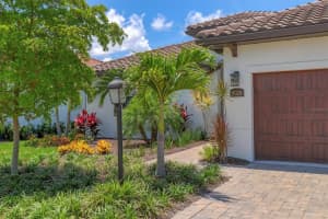8020 CLEARWATER COURT, SARASOTA, FL 34241 - MLS#MFRA4653493