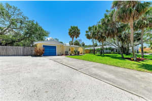 5223 SHADOW LAWN DRIVE, SARASOTA, FL 34242 - MLS#MFRA4653522
