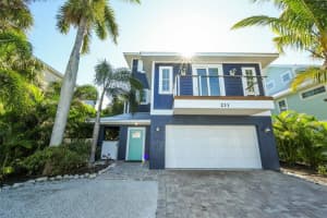 211 65th St, HOLMES BEACH