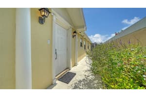 5566 AVELLINO PLACE, SARASOTA, FL 34238 Sold 07/25/25