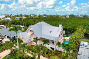 512 77TH STREET, HOLMES BEACH, FL 34217 - MLS#MFRA4653661