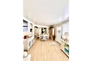 72 4TH AVENUE, VENICE, FL 34285 - MLS#MFRA4653730