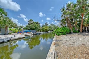385 AVENIDA MADERA, SARASOTA, FL 34242 - MLS#MFRA4653809