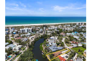 30 ISLAND CIRCLE, SARASOTA, FL 34242 - MLS#MFRA4653880