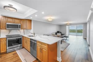 9393 MIDNIGHT PASS ROAD, SARASOTA, FL 34242 - MLS#MFRA4653896