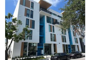 1558 4th St #208, SARASOTA