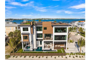100 6th St S, BRADENTON BEACH