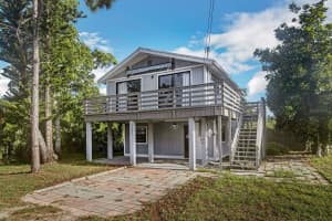 1561 Laurel Dr, NORTH FORT MYERS