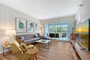 2124 TAMIAMI TRAIL, SARASOTA, FL 34234 Sold 07/17/25