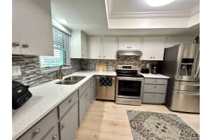 3272 LAKE BAYSHORE DRIVE, BRADENTON, FL 34205 - MLS#MFRA4654548