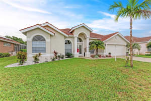 7327 38TH COURT EAST, SARASOTA, FL 34243 - MLS#MFRA4654793
