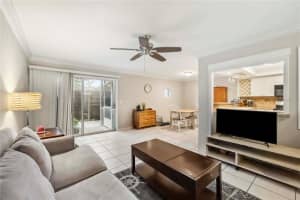 6860 WHITMAN COURT, SARASOTA, FL 34243 - MLS#MFRA4654855