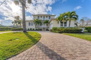 634 Key Royale Dr, HOLMES BEACH