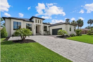 1605 Landfall Dr, NOKOMIS
