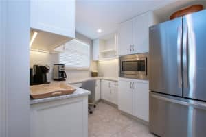 5750 MIDNIGHT PASS ROAD, SARASOTA, FL 34242 - MLS#MFRA4655313