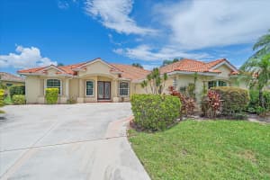 5523 SECLUDED OAKS WAY, SARASOTA, FL 34233 - MLS#MFRA4655542