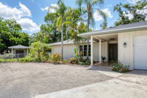 2866 E Rainbow Cir, SARASOTA