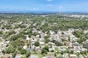 2866 RAINBOW CIRCLE, SARASOTA, FL 34231 - MLS#MFRA4655606